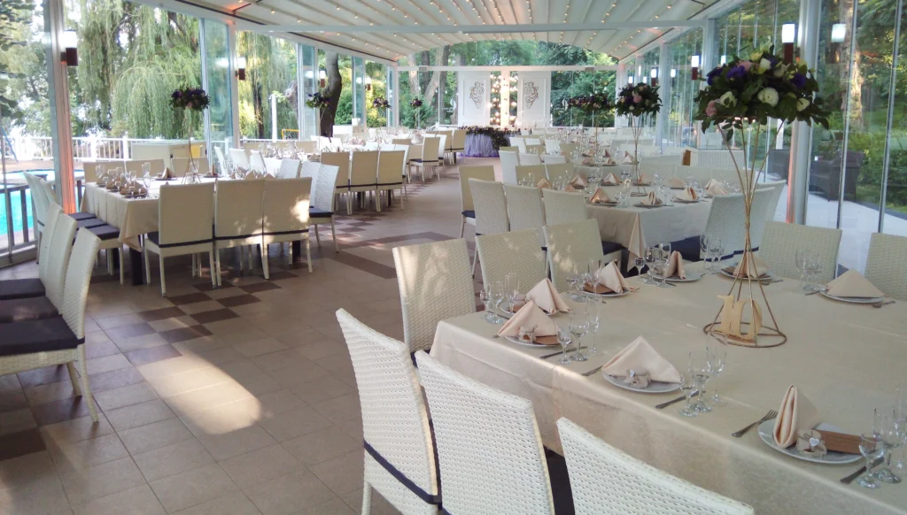 main_slider_restauran_bar_cropped